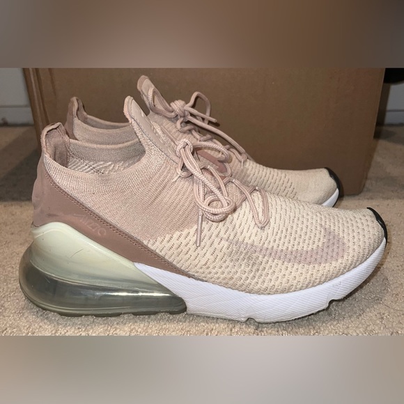 Nike Air Max 270 Sneakers - Picture 4 of 9